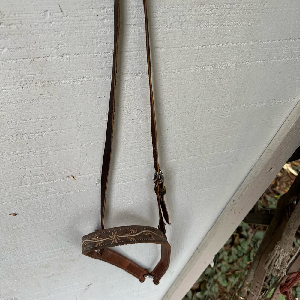 Western Horse nose band/tie down-closing down shop this week, deleting this soon